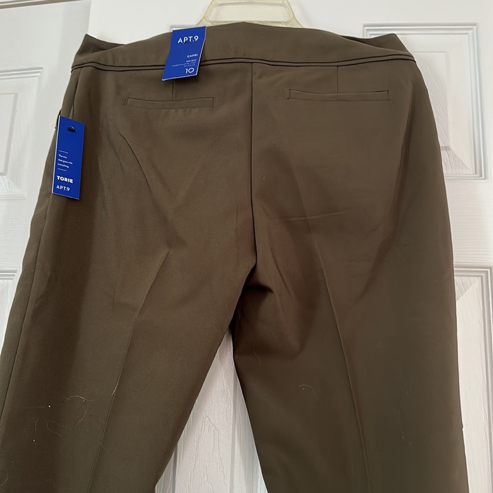Woman’s Mid Rise, Capris - Picture 3 of 6